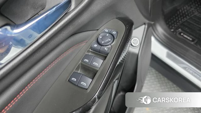 Chevrolet (GM Daewoo) Trax Crossover 2023 Белый из Кореи, фото 2