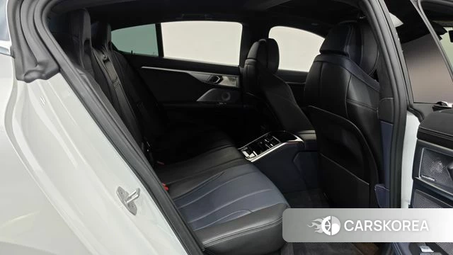 BMW 8 Series (G15) 2023 Белый из Кореи, фото 2
