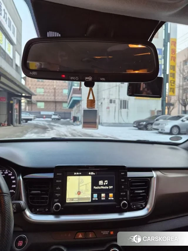 Kia Stonic 2018 Белый двухцветный из Кореи, фото 2