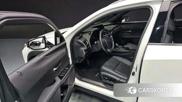 Lexus UX300e 2022 Белый из Кореи, фото 2