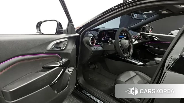 Chevrolet (GM Daewoo) Trax Crossover 2024 Черный из Кореи, фото 2