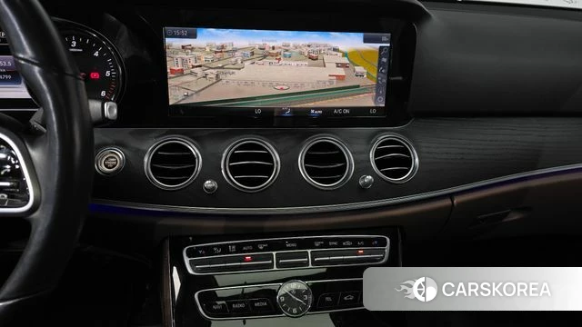 Mercedes-Benz E-Class W213 2018 Белый из Кореи, фото 2