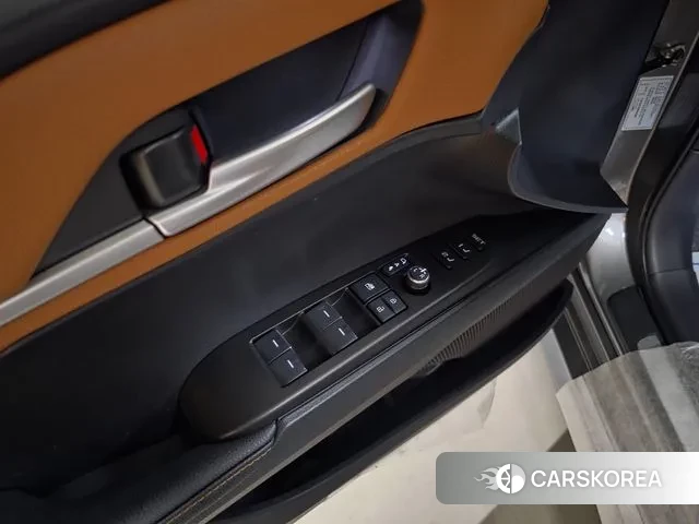 Toyota Camry (XV80) 2025 Серебристо-серый из Кореи, фото 2