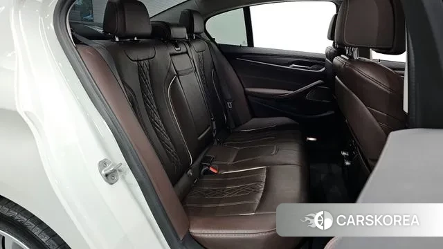 BMW 5 Series (G30) 2020 Белый из Кореи, фото 2