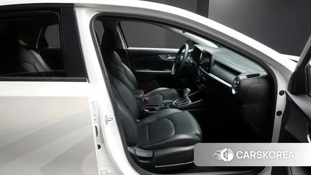 Kia The New K3 2nd generation 2022 Белый из Кореи, фото 2