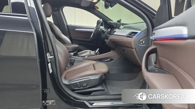 BMW X2 (U10) 2023 Черный из Кореи, фото 2