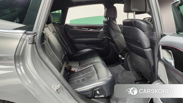 BMW 6 Series GT (G32) 2022 Серебристо-серый из Кореи, фото 2