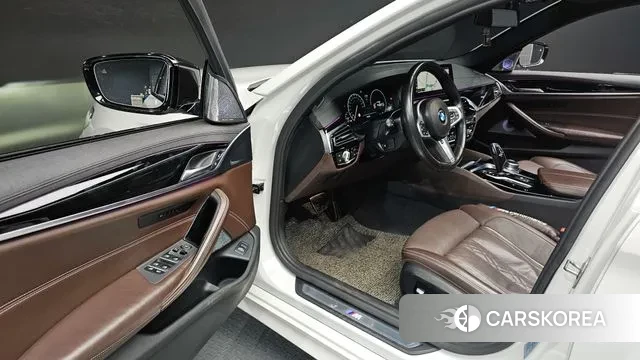 BMW 5 Series (G30) 2019 Белый из Кореи, фото 2