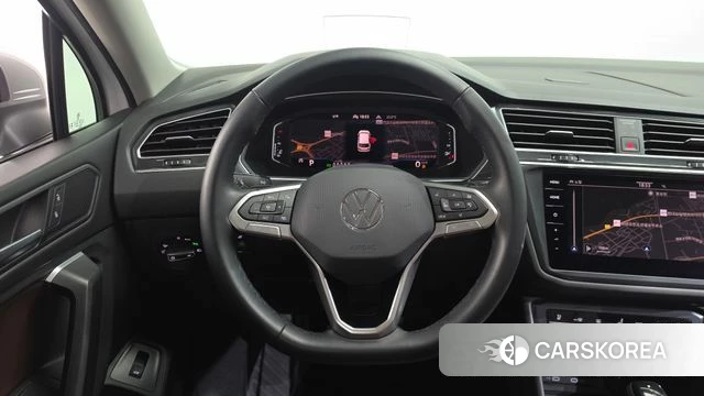 Volkswagen Tiguan Allspace 2024 Белый из Кореи, фото 2