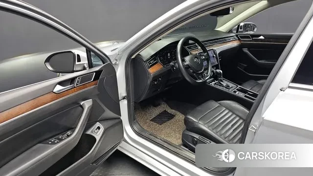 Volkswagen Passat GT (B8) 2018 Серебристо-серый из Кореи, фото 2