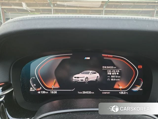BMW 5 Series (G30) 2019 Белый из Кореи, фото 2