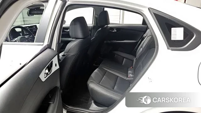 Kia The New K3 2nd generation 2023 Белый из Кореи, фото 2