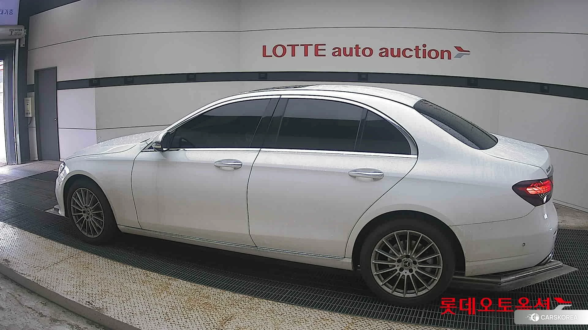 Mercedes-Benz Mercedes-Benz E250 2022 Белый из Кореи, фото 2