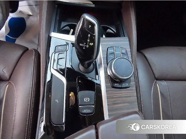 BMW 5 Series (G30) 2018 Серый из Кореи, фото 2