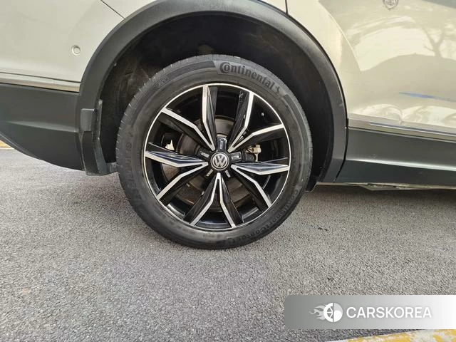 Volkswagen Tiguan L 2019 Шампань из Китая, фото 2