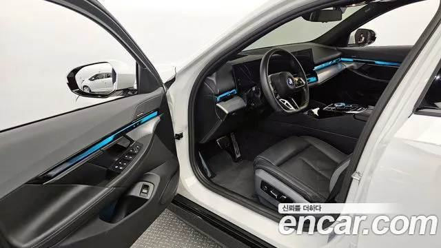 BMW 5 Series (G60) 2024 Белый из Кореи, фото 2