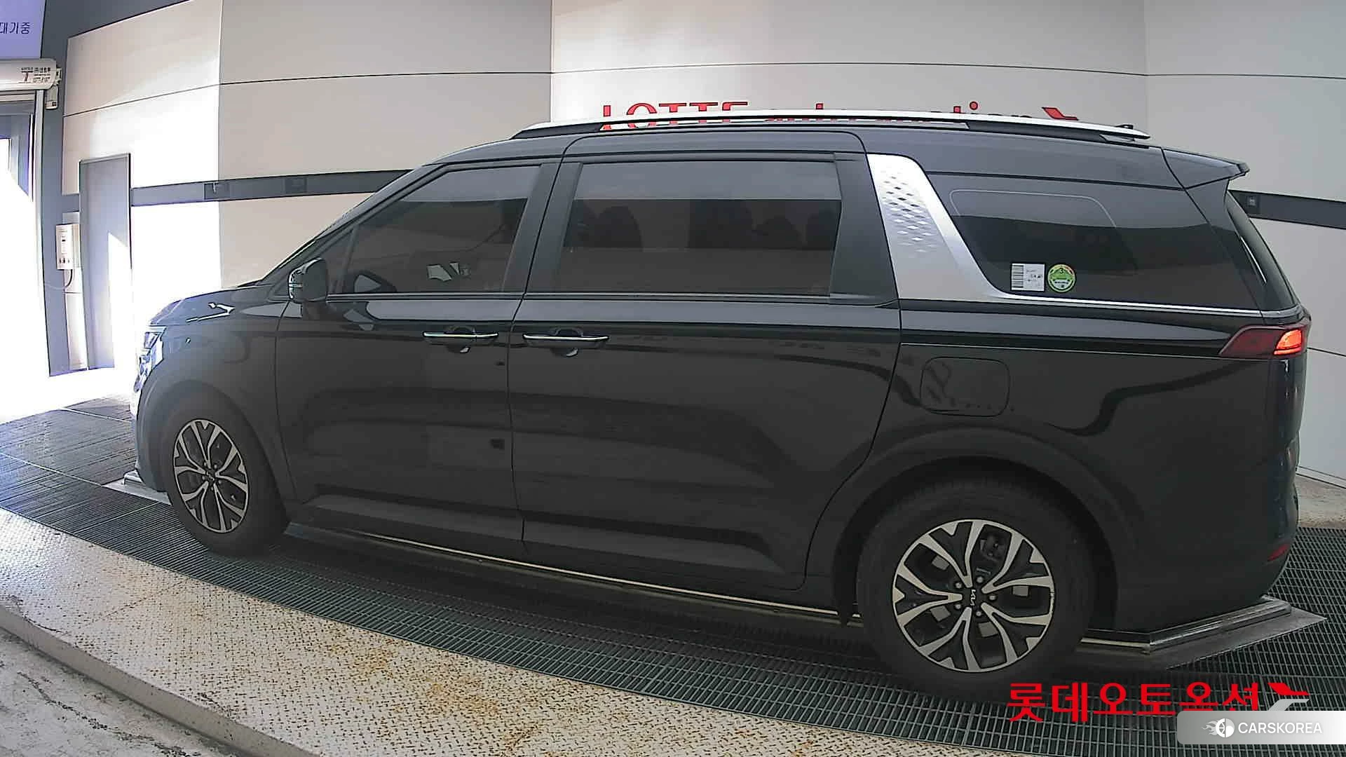 Kia Carnival 2023 Aurora Black Pearl из Кореи, фото 2