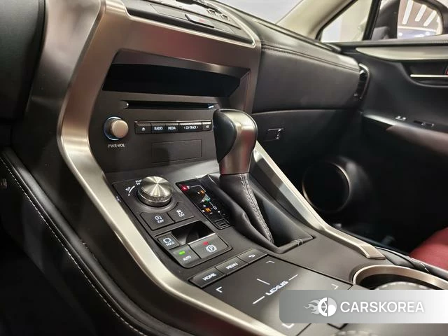 Lexus NX 2019 Серебристо-серый из Китая, фото 2