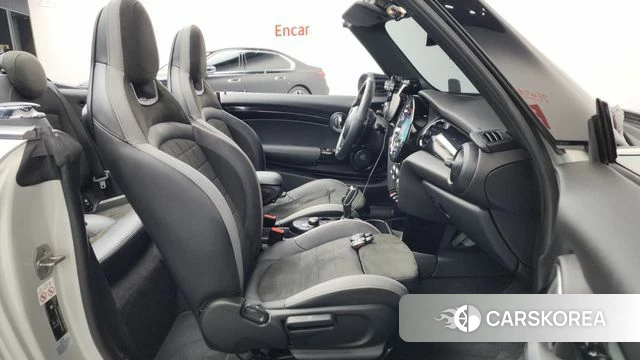 Mini Cooper S Convertible 2021 Серебряный из Кореи, фото 2