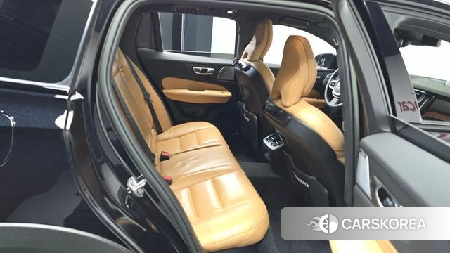 Volvo V60 Cross-Country 2nd Generation 2023 Черный из Кореи, фото 2