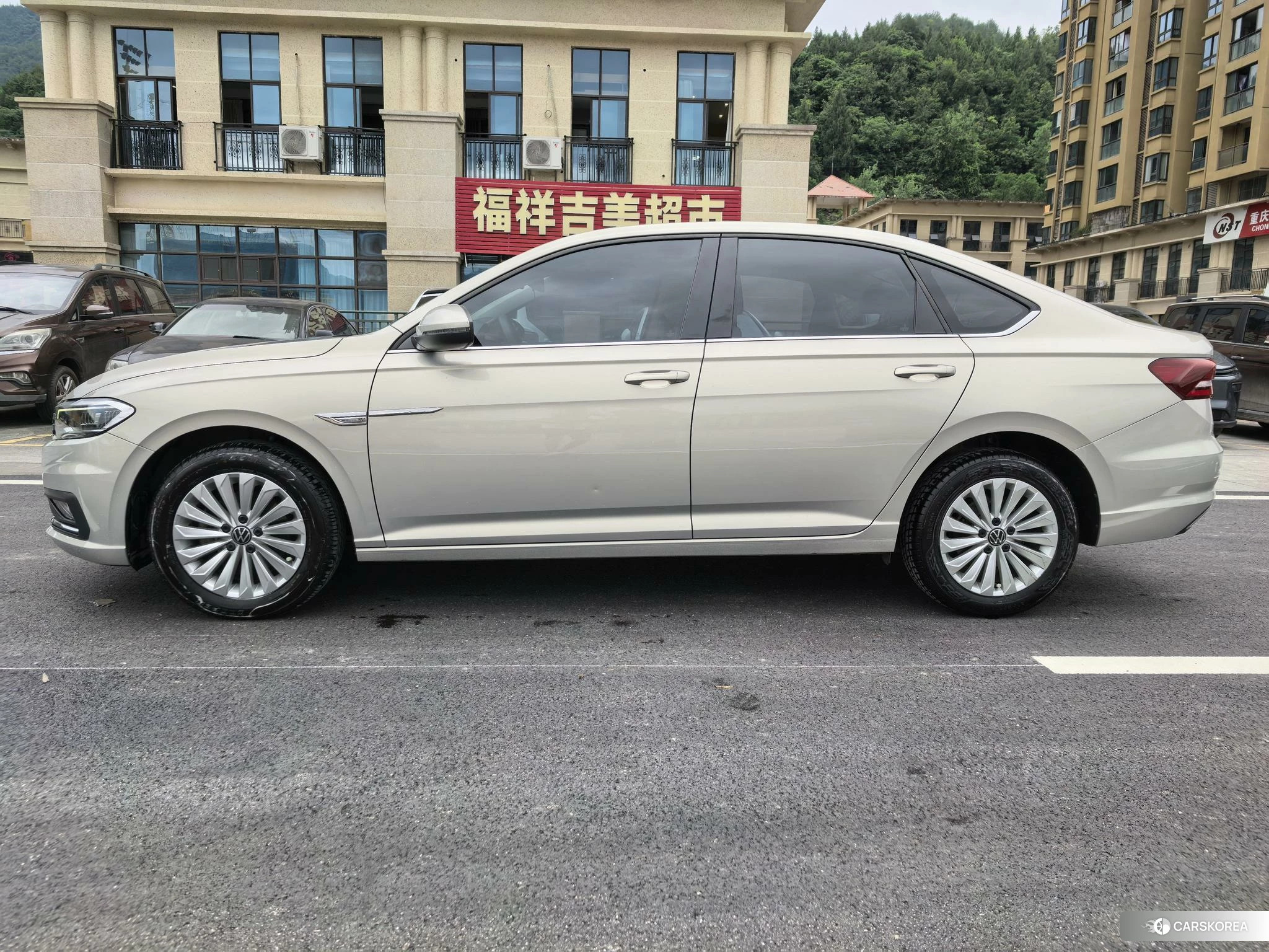 Volkswagen Lavida 2020 Желтый из Китая, фото 2