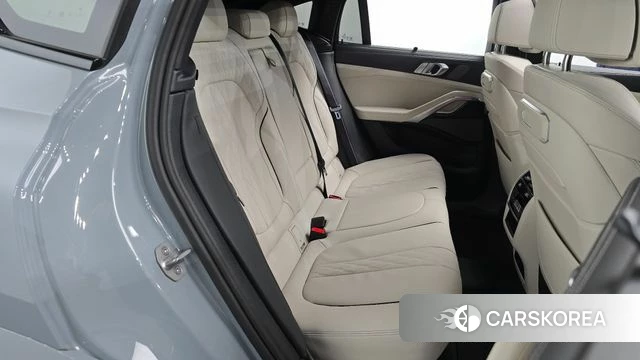 BMW X6 (G06) 2026 Светло-серебряный цвет из Кореи, фото 2