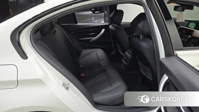 BMW 3 Series (F30) 2018 Белый из Кореи, фото 2