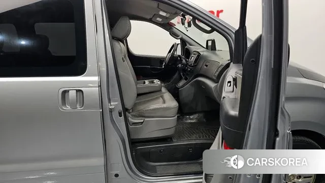 Hyundai Grand Starex 2018 Серебряный из Кореи, фото 2