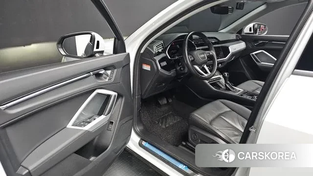 Audi Q3 (F3) 2024 Белый из Кореи, фото 2