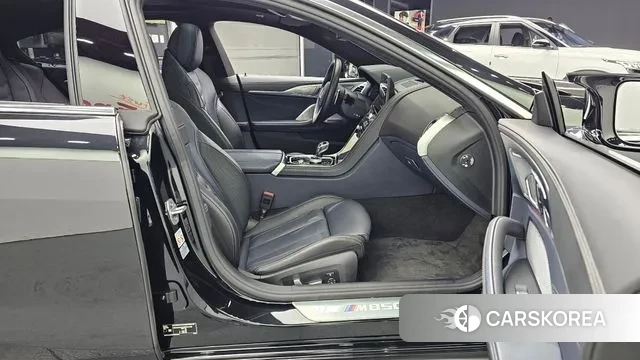 BMW 8 Series (G15) 2023 Черный из Кореи, фото 2