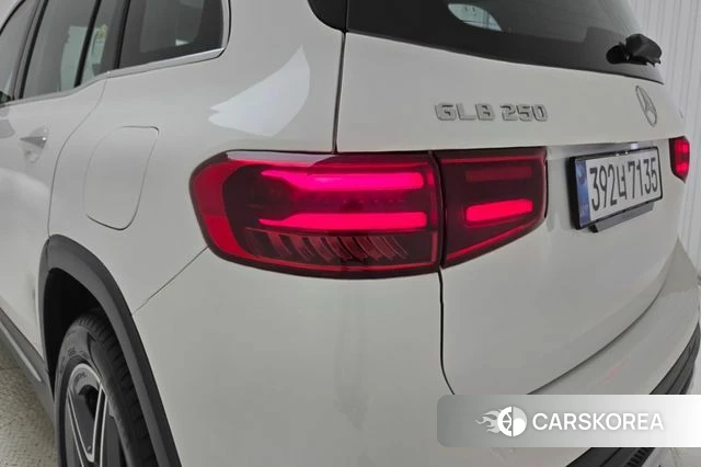Mercedes-Benz GLB-Class X247 2025 Белый из Кореи, фото 2