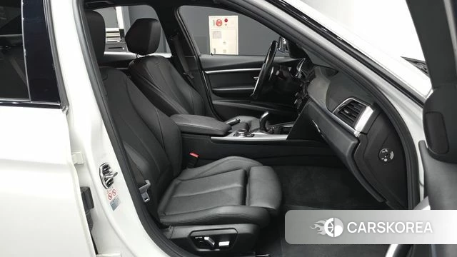 BMW 3 Series (F30) 2018 Белый из Кореи, фото 2