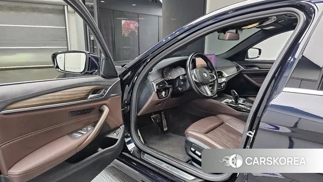 BMW 5 Series (G30) 2021 Черный из Кореи, фото 2