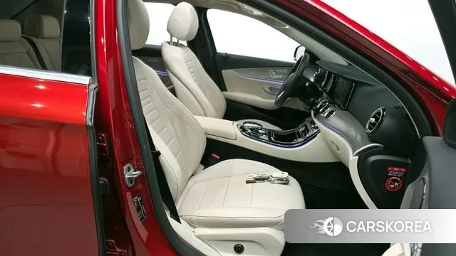 Mercedes-Benz E-Class W213 2019 Красный из Кореи, фото 2