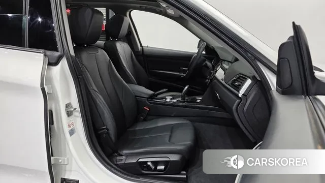 BMW 3 Series GT (F34) 2018 Белый из Кореи, фото 2