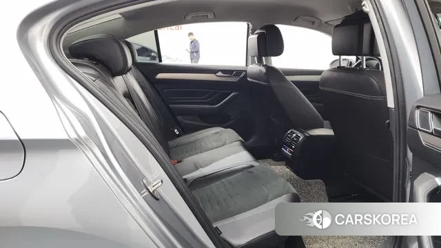 Volkswagen Passat GT (B8) 2022 Серебряный из Кореи, фото 3