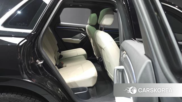 Audi Q3 (F3) 2023 Черный из Кореи, фото 3
