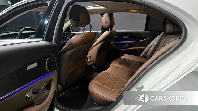 Mercedes-Benz E-Class W213 2018 Белый из Кореи, фото 3