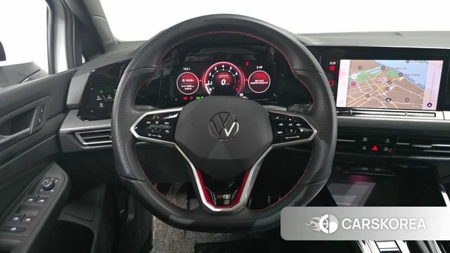 Volkswagen Golf 8th Generation 2023 Белый из Кореи, фото 3