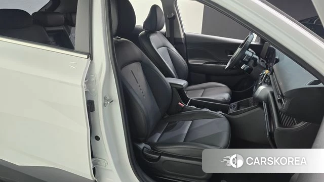 Hyundai Kona (SX2) 2024 Белый из Кореи, фото 3