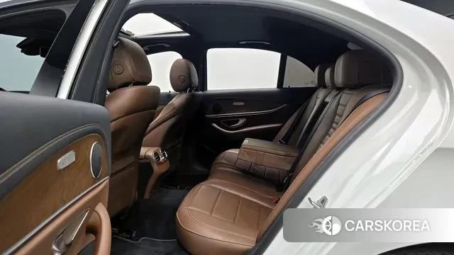 Mercedes-Benz E-Class W213 2021 Белый из Кореи, фото 3