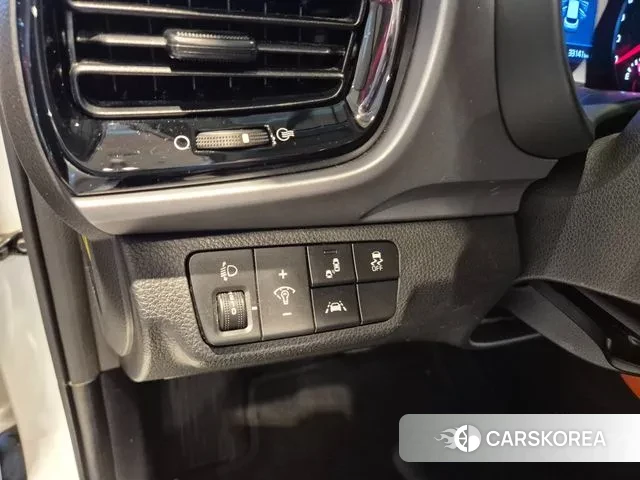 Kia Stonic 2018 Белый из Кореи, фото 3