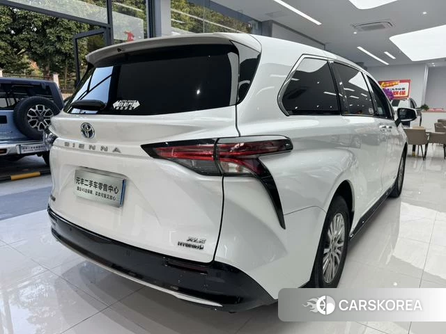 Toyota Saina 2023 Белый из Китая, фото 3