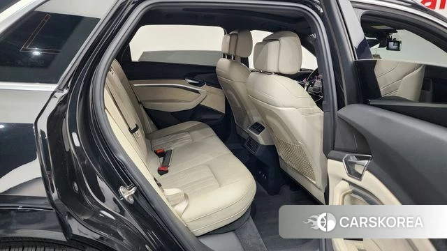 Audi e-Tron 2020 Черный из Кореи, фото 3