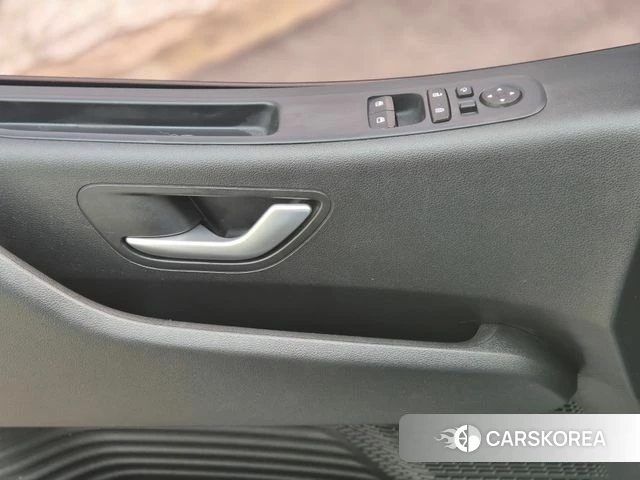 Hyundai Staria 2022 Белый из Кореи, фото 3