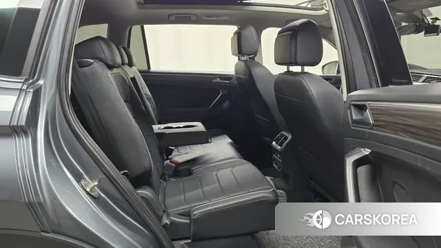 Volkswagen Tiguan Allspace 2023 Серый из Кореи, фото 3