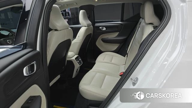 Volvo XC40 2022 Белый из Кореи, фото 3
