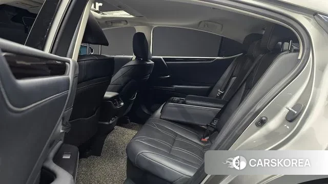 Lexus ES300h 7th generation 2020 Серебряный из Кореи, фото 3