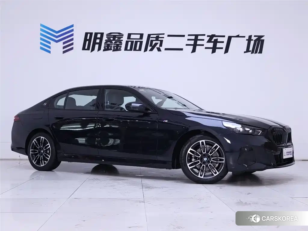 BMW 5 series 2026 Черный из Китая, фото 3