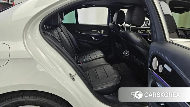 Mercedes-Benz E-Class W213 2022 Белый из Кореи, фото 3